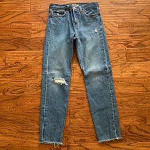 Like-new Levi Wedgie jeans 25